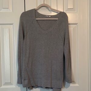 GAP Women's Heather Gray V-Neck Knit Sweater